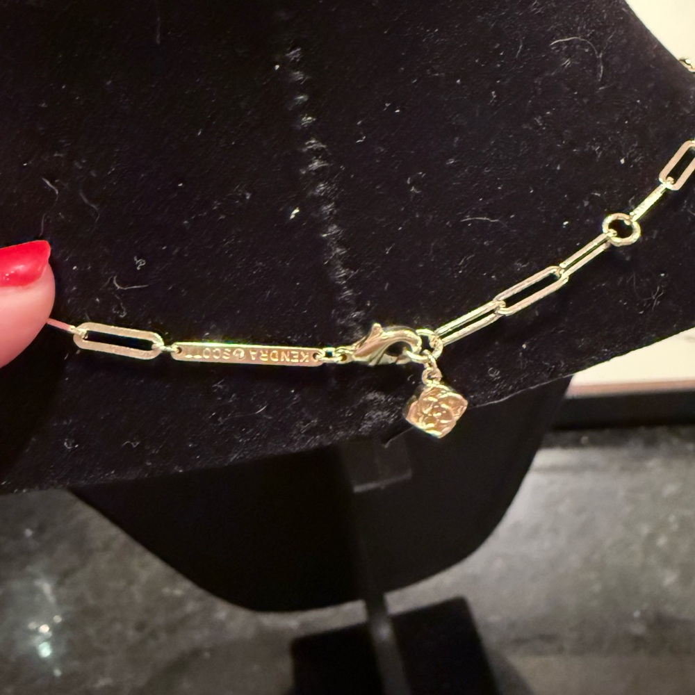 Kendra Scott Courtney Paperclip Necklace in Gold - Picture 5 of 10